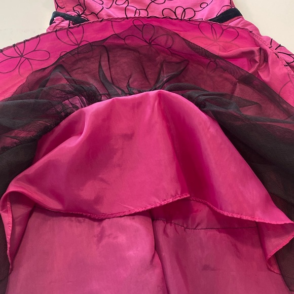 Beautiful, Pink kids party dress with accents in black girls size 6 - Picture 5 of 10